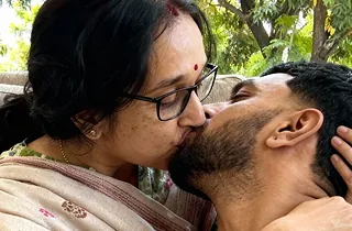 Desi Eloquent Bhabhi Wide Sari Giving Blowjob